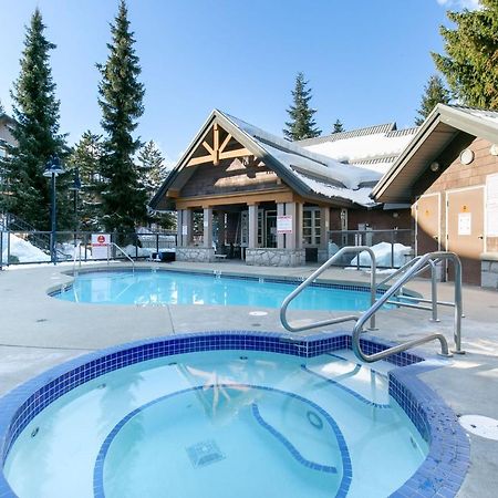 Glaciers Reach By Allseason Vacation Rentals Whistler Bagian luar foto