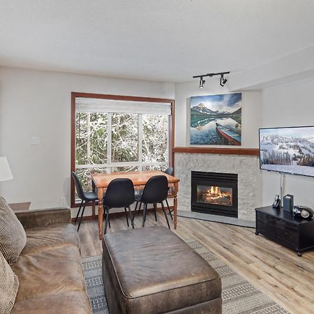 Glaciers Reach By Allseason Vacation Rentals Whistler Bagian luar foto
