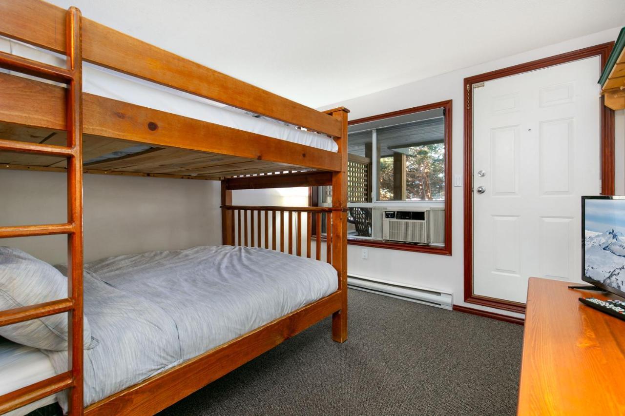 Glaciers Reach By Allseason Vacation Rentals Whistler Bagian luar foto