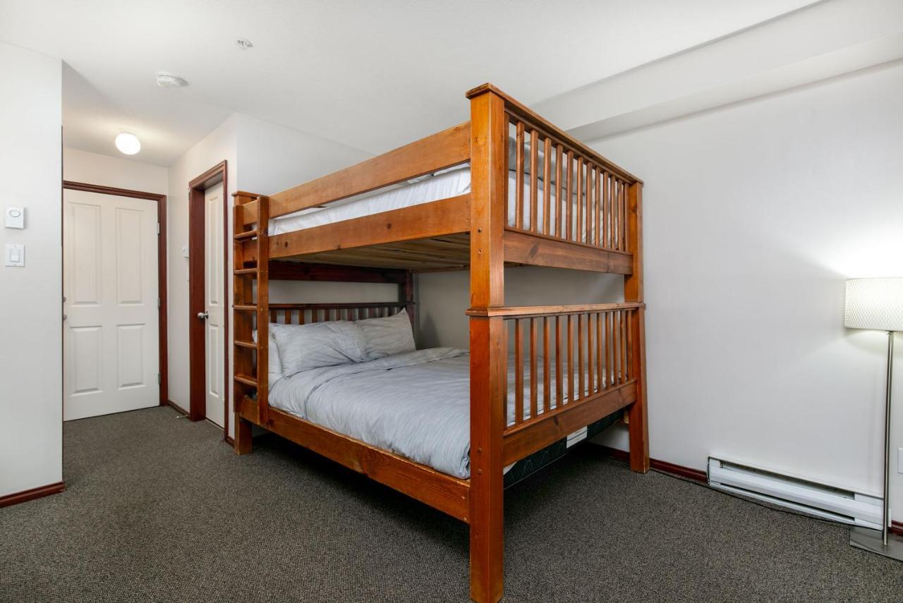 Glaciers Reach By Allseason Vacation Rentals Whistler Bagian luar foto