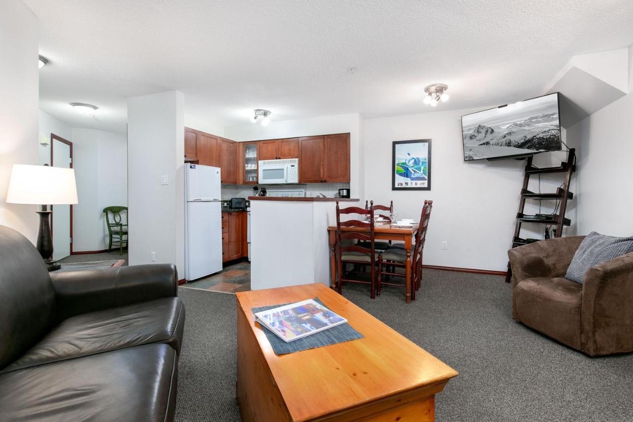 Glaciers Reach By Allseason Vacation Rentals Whistler Bagian luar foto