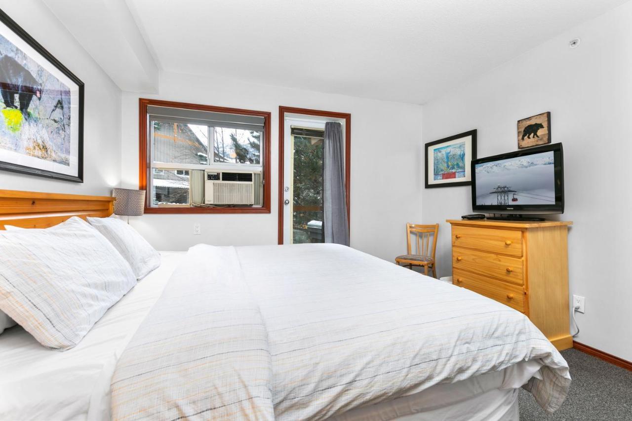 Glaciers Reach By Allseason Vacation Rentals Whistler Bagian luar foto
