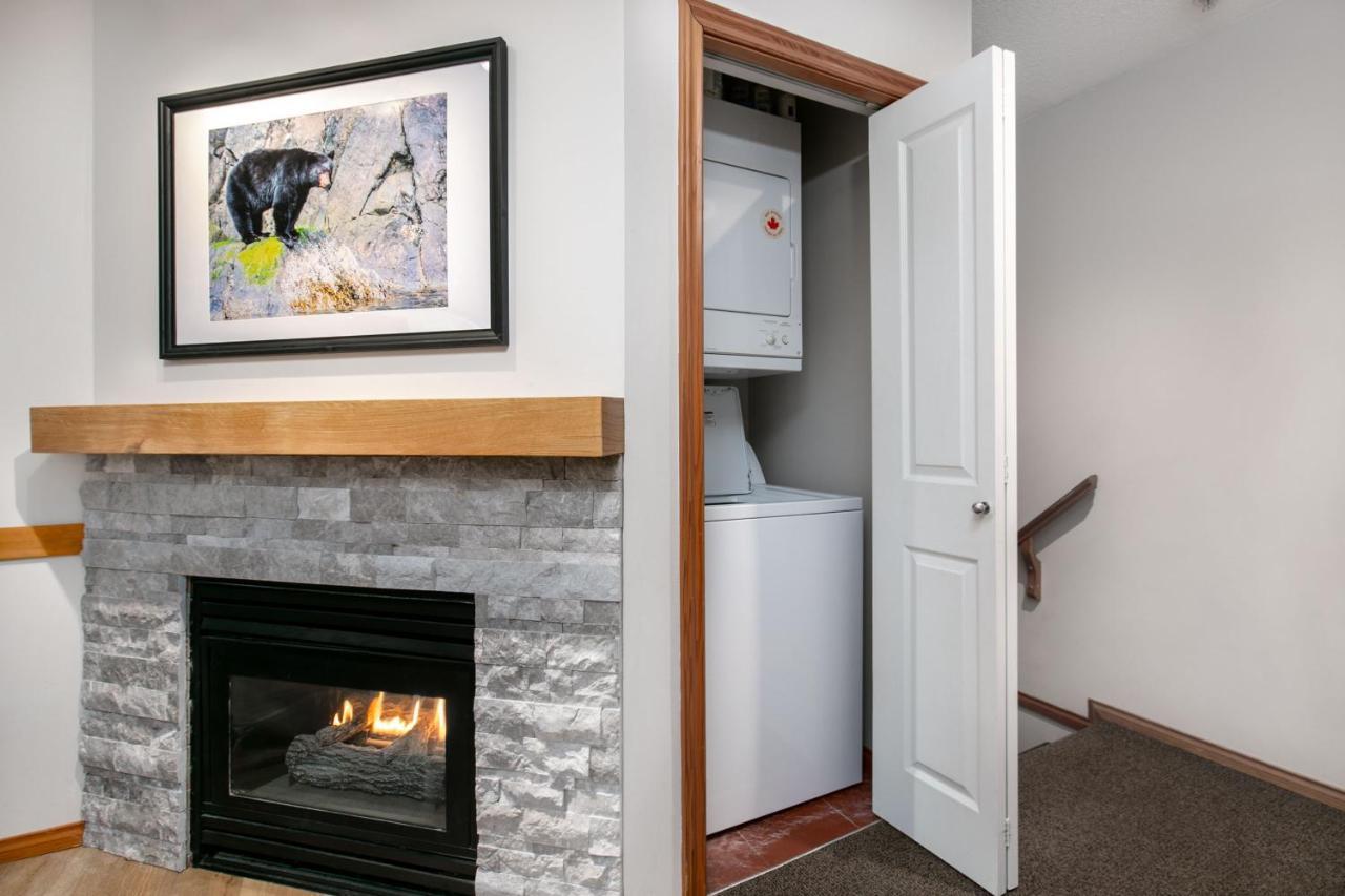 Glaciers Reach By Allseason Vacation Rentals Whistler Bagian luar foto