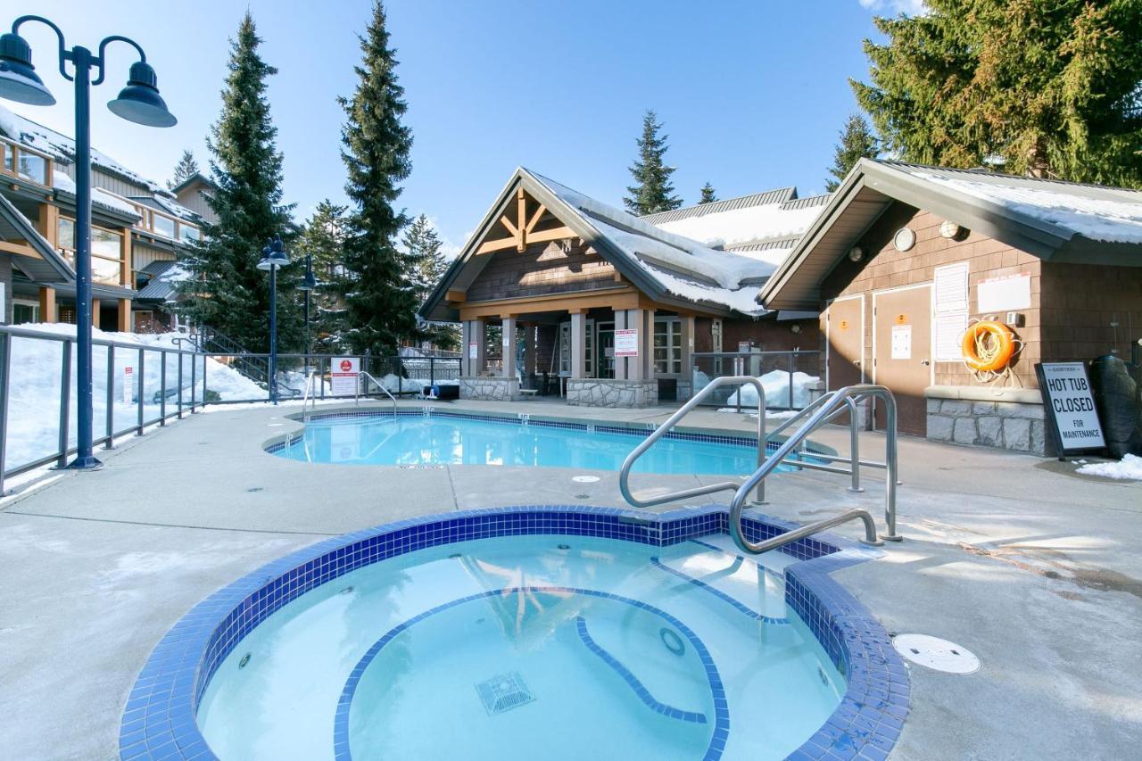 Glaciers Reach By Allseason Vacation Rentals Whistler Bagian luar foto