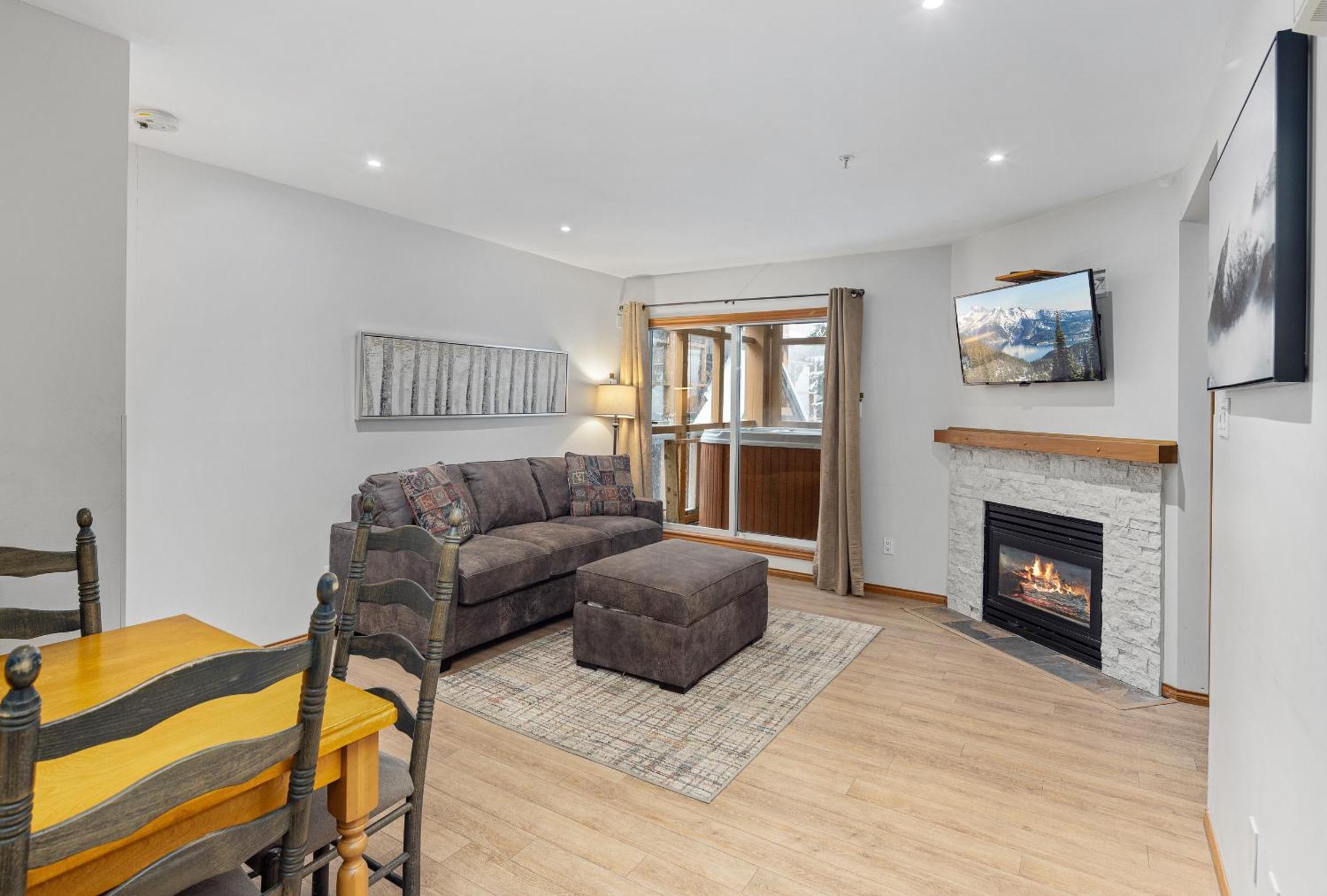 Glaciers Reach By Allseason Vacation Rentals Whistler Bagian luar foto