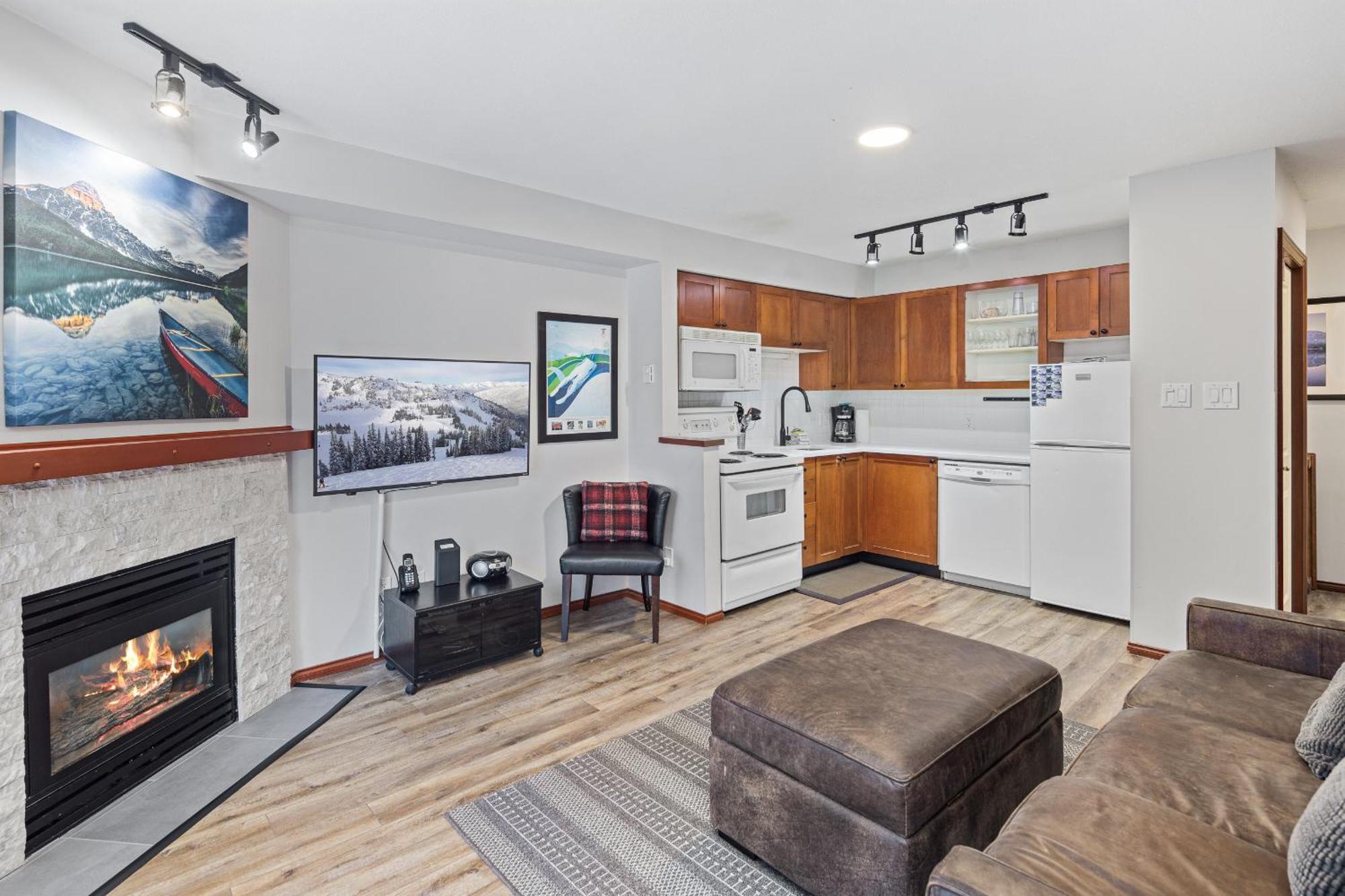 Glaciers Reach By Allseason Vacation Rentals Whistler Bagian luar foto