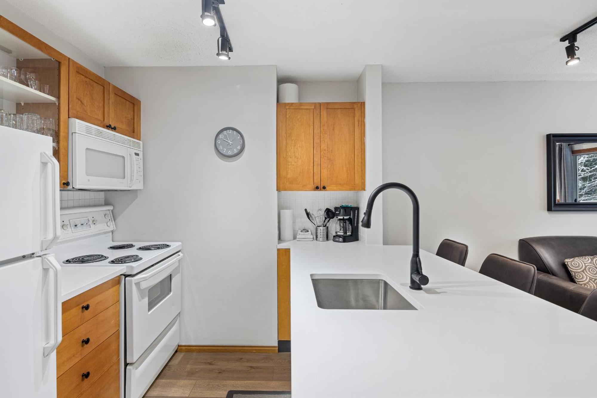 Glaciers Reach By Allseason Vacation Rentals Whistler Bagian luar foto