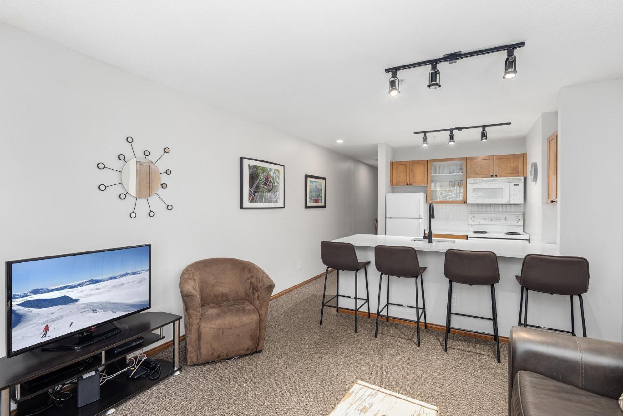 Glaciers Reach By Allseason Vacation Rentals Whistler Bagian luar foto