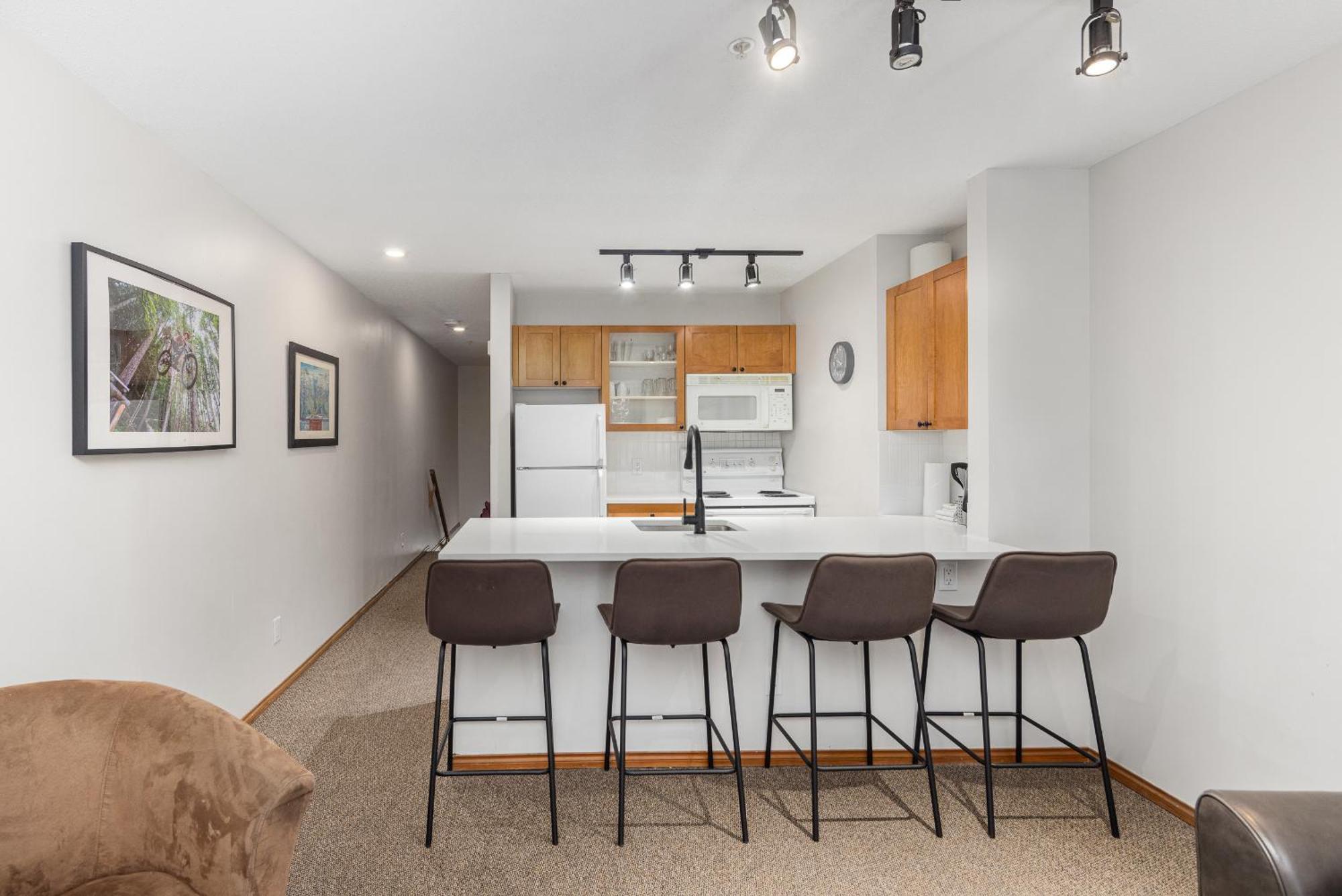 Glaciers Reach By Allseason Vacation Rentals Whistler Bagian luar foto