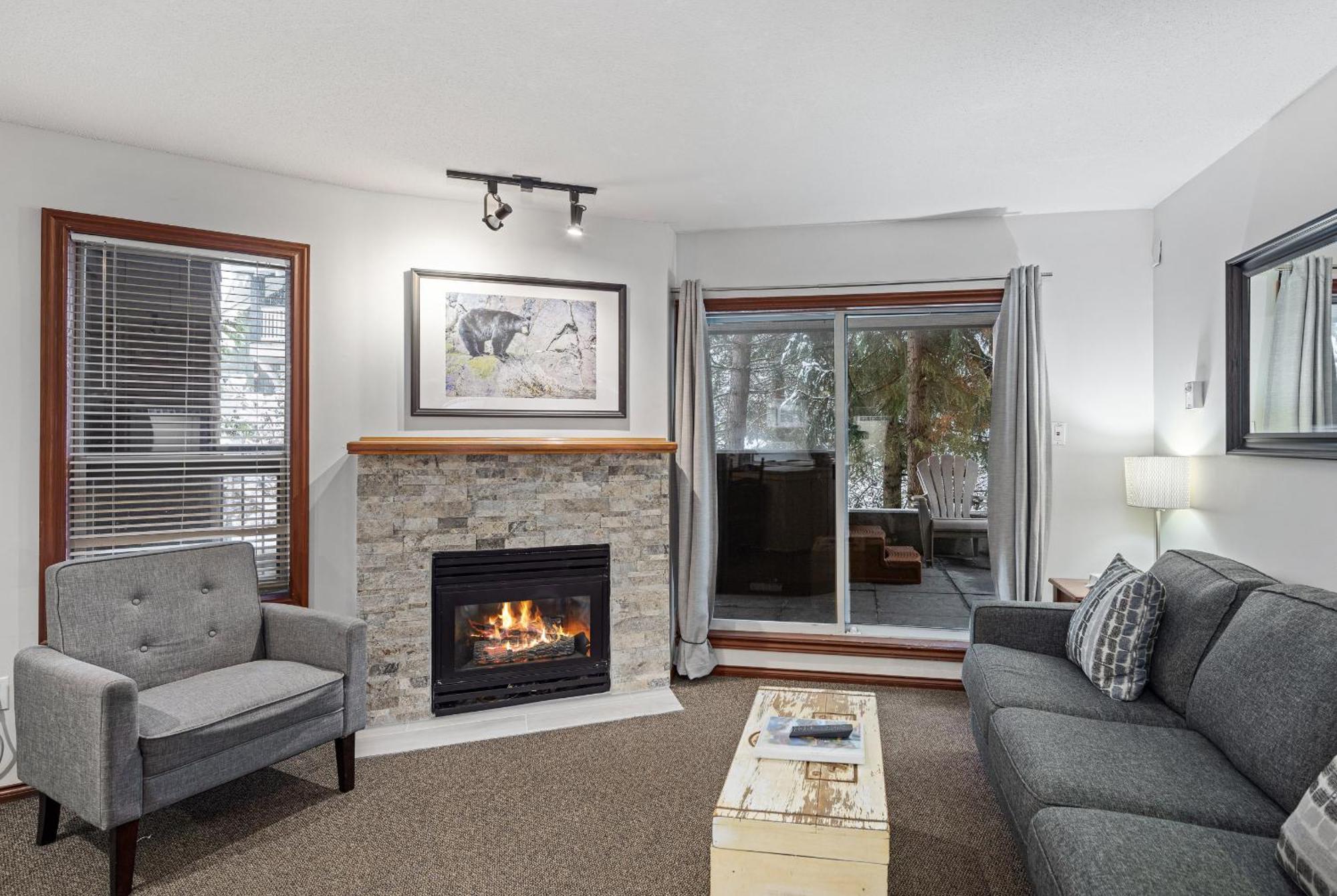Glaciers Reach By Allseason Vacation Rentals Whistler Bagian luar foto