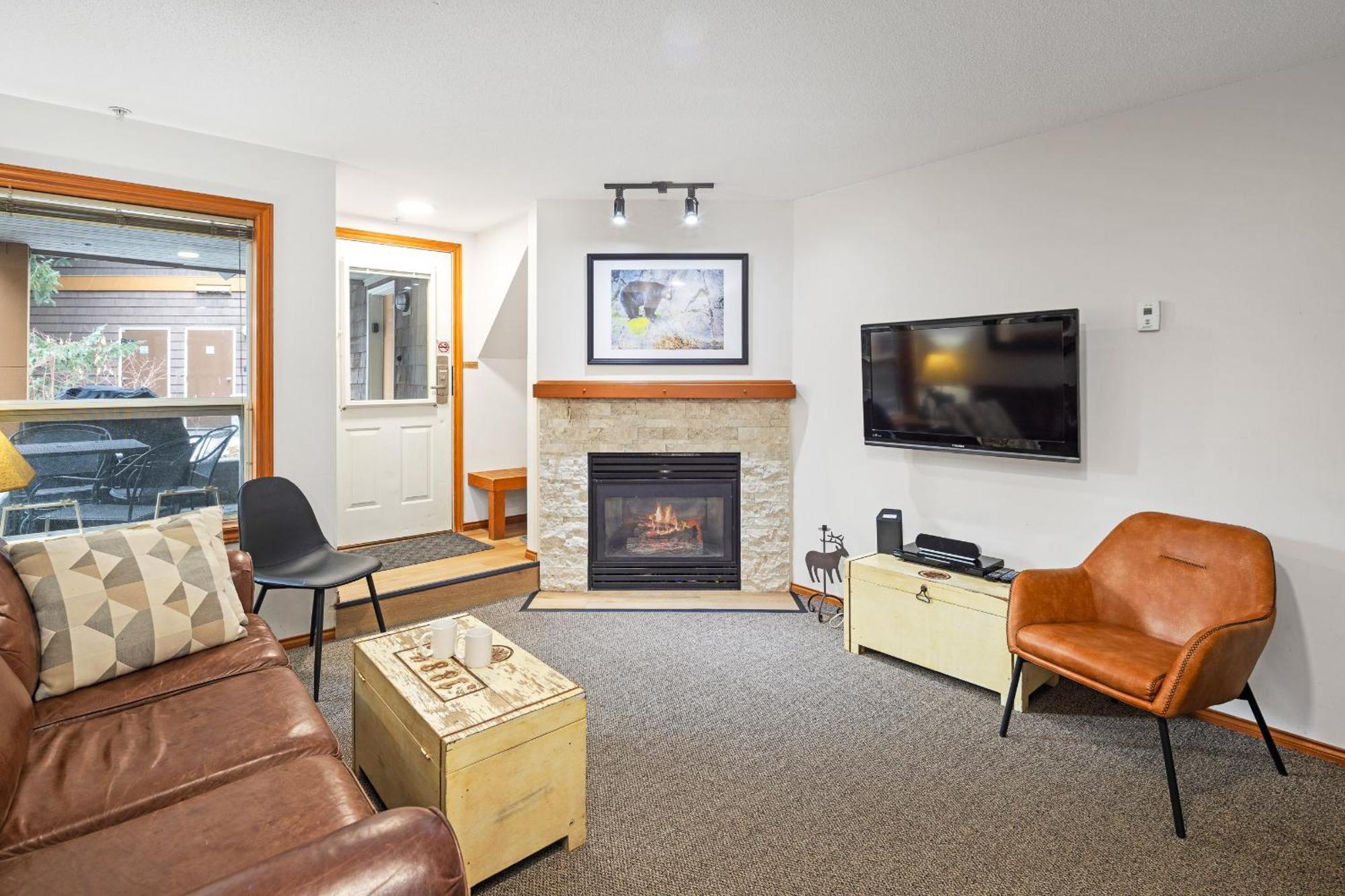 Glaciers Reach By Allseason Vacation Rentals Whistler Bagian luar foto